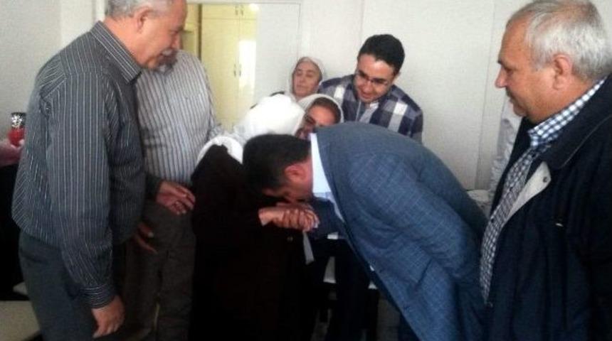 Ak Parti&rsquo;den Yaşlı Annelere Ziyaret