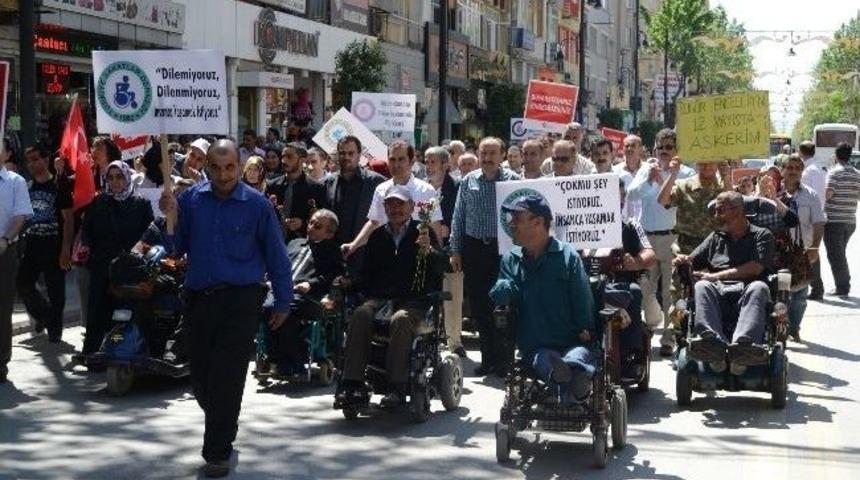 Engelliler Haftası Y&uuml;r&uuml;y&uuml;ş&uuml; Yapıldı