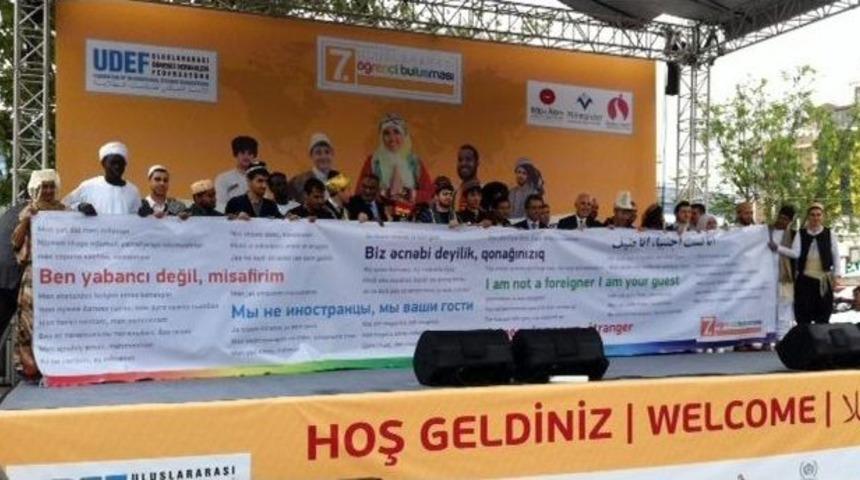 Vali Mutlu Yabancı &Ouml;ğrencilerle Selfie &Ccedil;ektirdi