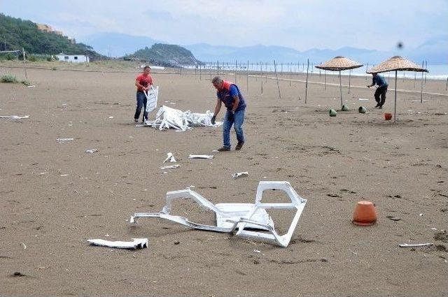 Sarıgerme'de Hortum Hasara Yol Açtı