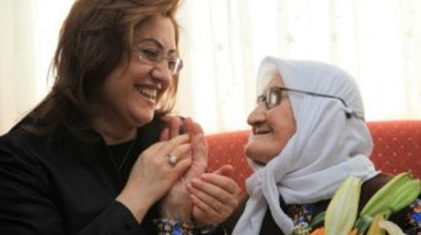 Başkan Şahin Anneler G&uuml;n&uuml;n&uuml; Kutladı