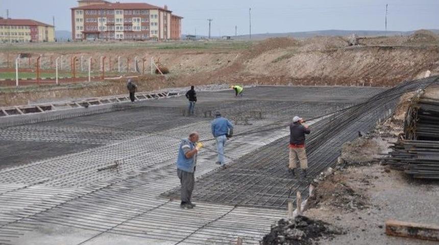 Sorgun İl&ccedil;e Stadyumunun Yenilenme &Ccedil;alışmaları Hızla Devam Ediyor