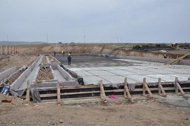 Sorgun İlçe Stadyumunun Yenilenme Çalışmaları Hızla Devam Ediyor