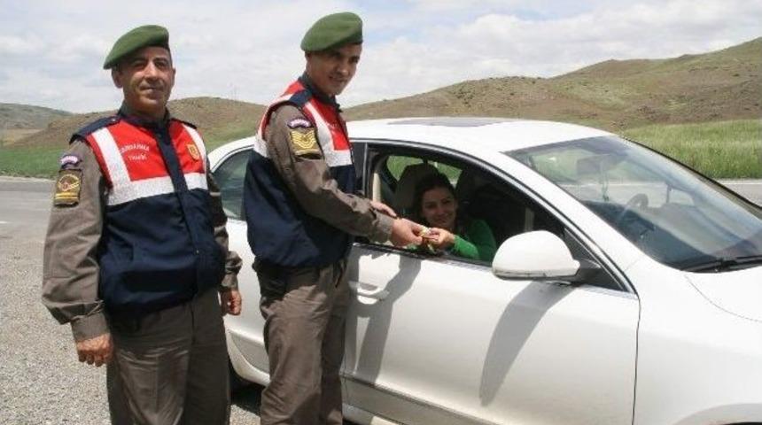 Yozgat Jandarmadan Anneler G&uuml;n&uuml; Hediyesi