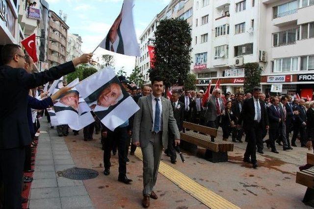 Binlerce Kişi İzzet Baysal İ&ccedil;in Y&uuml;r&uuml;d&uuml; 2