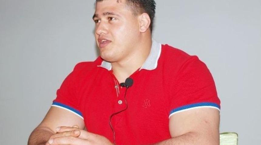 Milli G&uuml;reş&ccedil;i Rıza Kayaalp, K&ouml;y Okulunda &Ouml;ğrencilerle Bir Araya Geldi