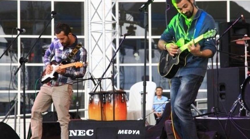 As&uuml;'de Şenlik Umutzen Konseriyle Sona Erdi