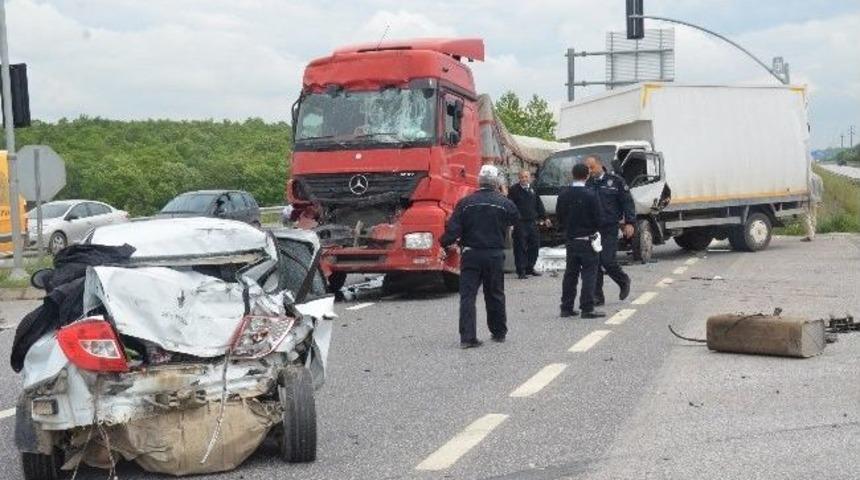 Kocaeli&rsquo;de Zincirleme Trafik Kazası: 2 Yaralı
