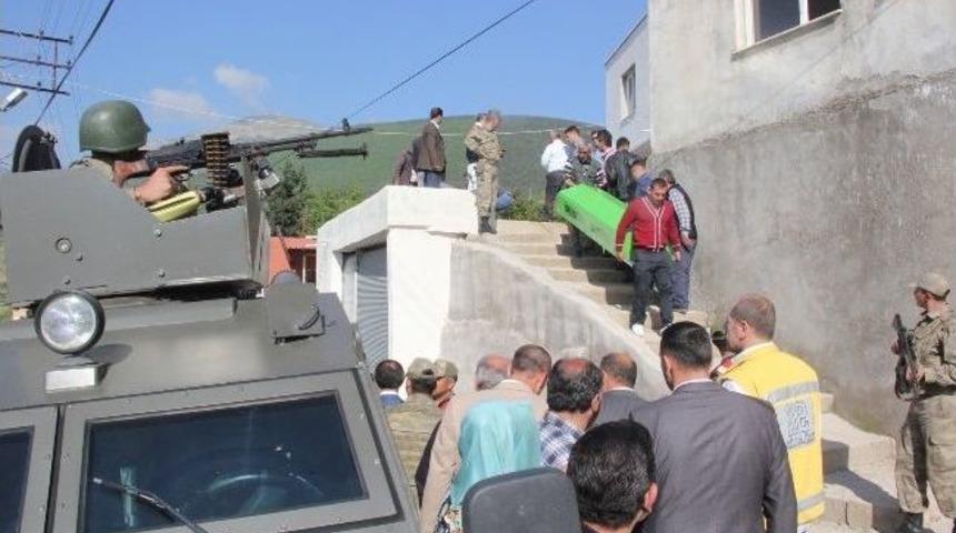 Cinnet Getiren Şahıs, Eşini, Sevgilisini Ve Kızını &Ouml;ld&uuml;r&uuml;p İntihar Etti