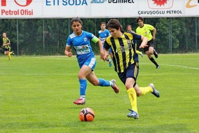 Konak Belediyespor Bayan Futbol Takımı Namağlup Şampiyon