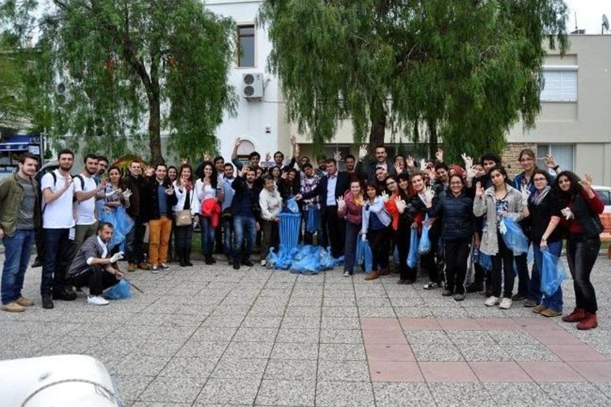 Akdeniz G&ouml;n&uuml;ll&uuml;leri, Fo&ccedil;a&rsquo;da Kıyı Ve Sualtı Temizliği Yaptı