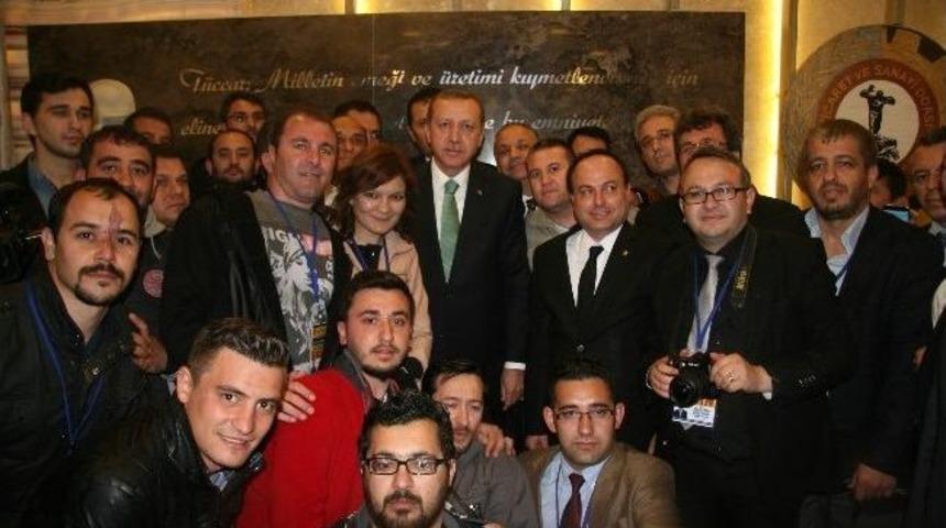 Başbakan Erdoğan&rsquo;dan Basın Mensupları İle Selfıe Pozu