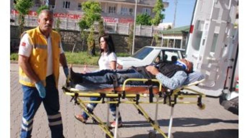 Adıyaman&rsquo;da İki Otomobil &Ccedil;arpıştı: 1 Yaralı