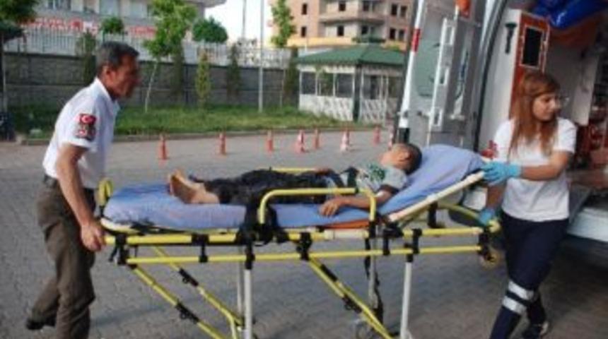 &Uuml;zerine Televizyon Devrilen &Ccedil;ocuk Yaralandı