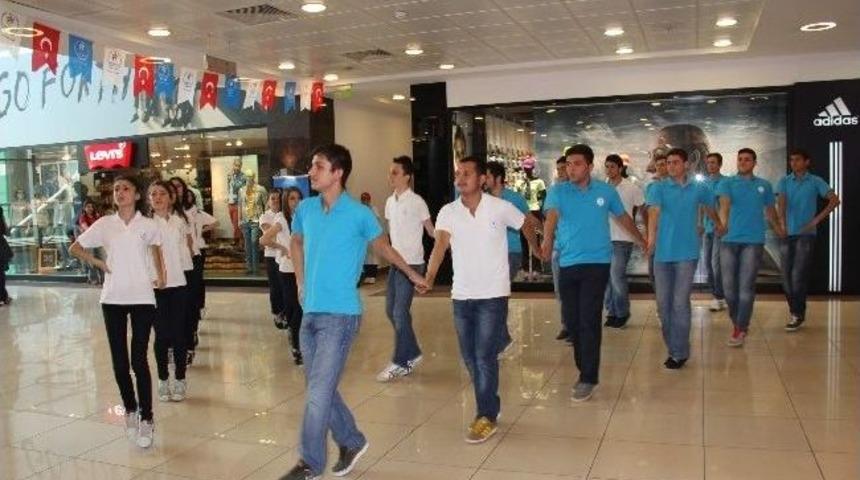 Avm&rsquo;de Halk Oyunları G&ouml;sterisi