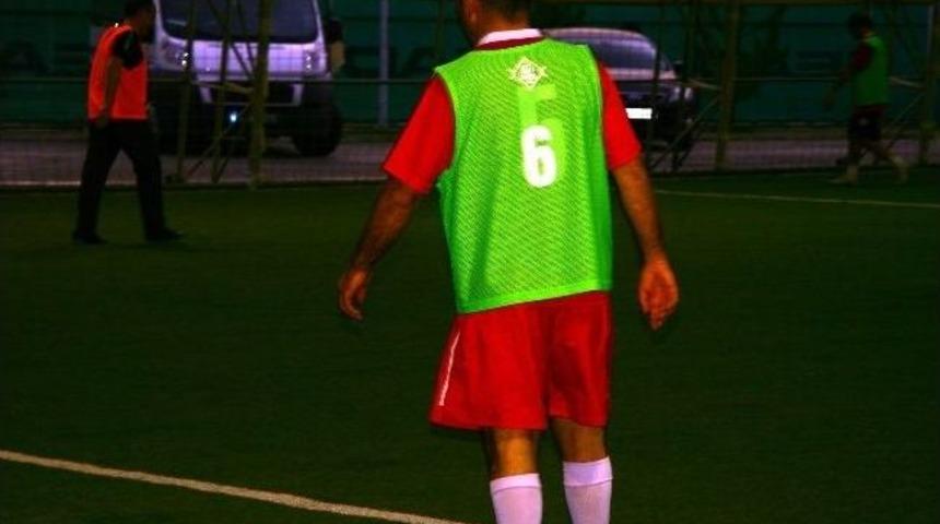 Ak Parti Milletvekilleri Ve Bakanlar Futbol Ma&ccedil;ı İle Stres Attı