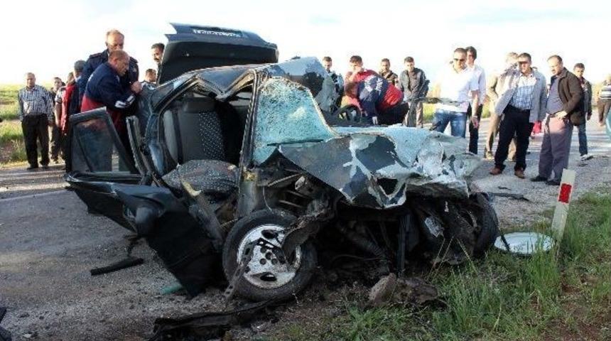 Konya&rsquo;da 3 Ara&ccedil; Birbirine Girdi: 1 &Ouml;l&uuml;, 4 Yaralı