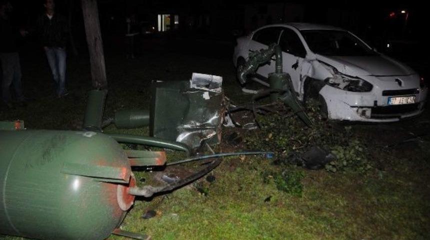 Alkoll&uuml; S&uuml;r&uuml;c&uuml; Sulama Tanklarını Devirdi