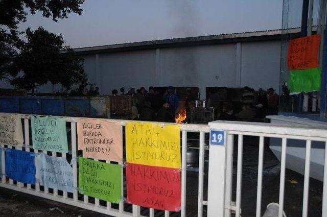 Antalya&rsquo;da Fabrika İş&ccedil;ilerinin Eylemi S&uuml;r&uuml;yor 1