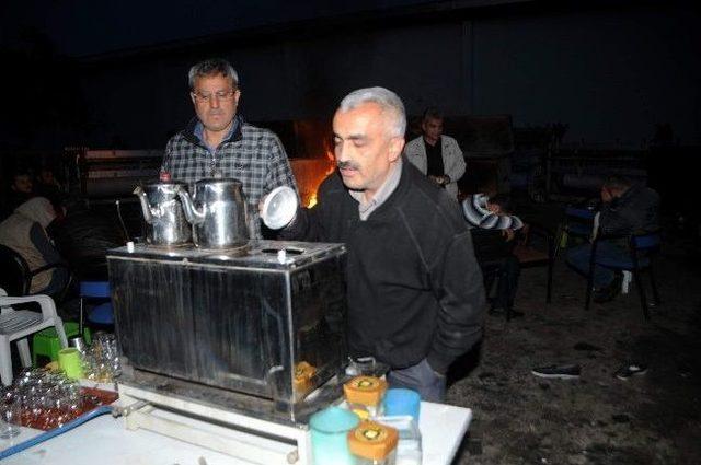 Antalya&rsquo;da Fabrika İş&ccedil;ilerinin Eylemi S&uuml;r&uuml;yor 2