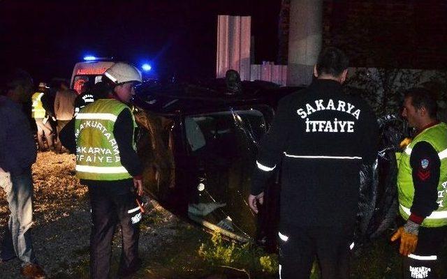 Yoldan &Ccedil;ıkan Ara&ccedil; Takla Attı: 1 Yaralı 2