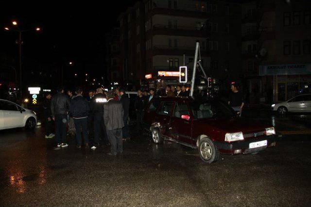 &Ccedil;ubuk&rsquo;ta Trafik Kazası: 1 Yaralı 2