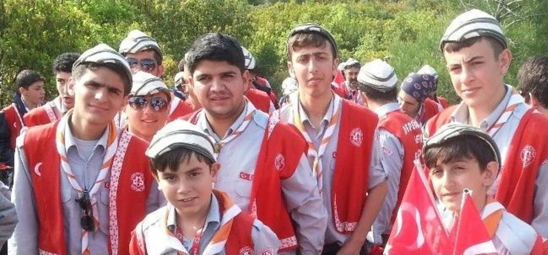 Pozitifli İzcilerden, Ecdada Saygı