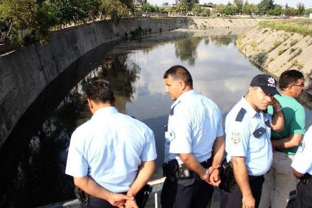 Polisin Ölü Balık Nöbeti