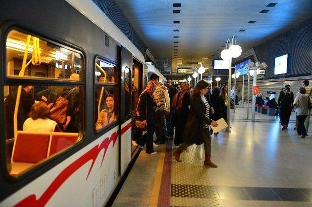 İzmir Metrosu 14 Yaşında