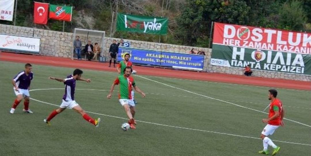 Tarihi Ma&ccedil;ı Bu Kez Taraftarlar Bastı