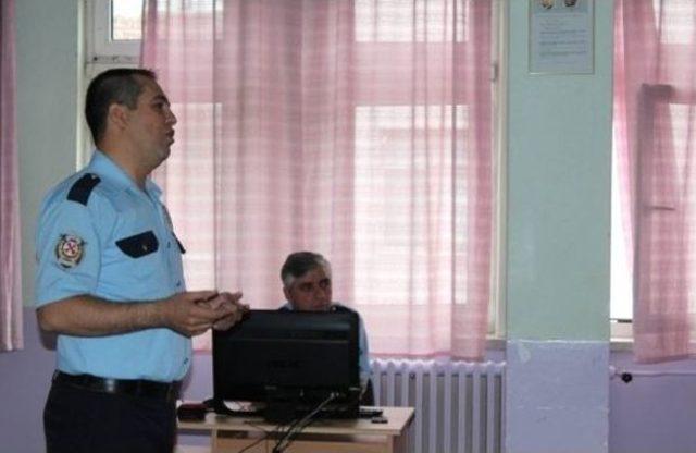 Selendi Polisi Önce Öğrencileri Ardından Şoförleri Bilgilendirdi