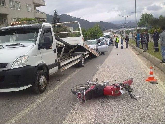 Osmaneli'de Otomobille Motosiklet Çarpıştı: 1 Yaralı