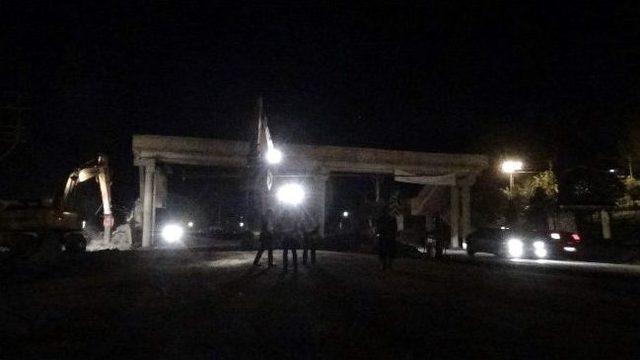 Erciş&rsquo;te &Uuml;st Ge&ccedil;it Yıkımı 3