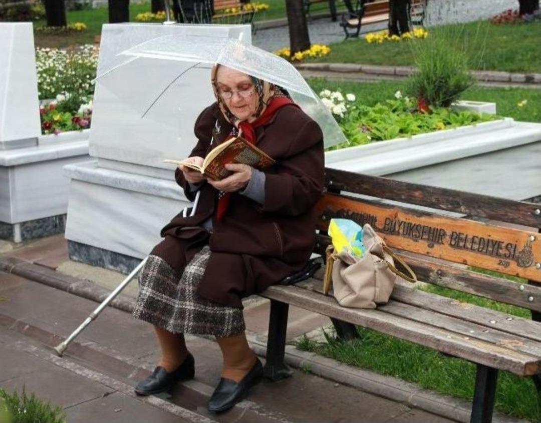 (&ouml;zel Haber) Edirnekapı Şehitliği'nde Buruk Anneler G&uuml;n&uuml;