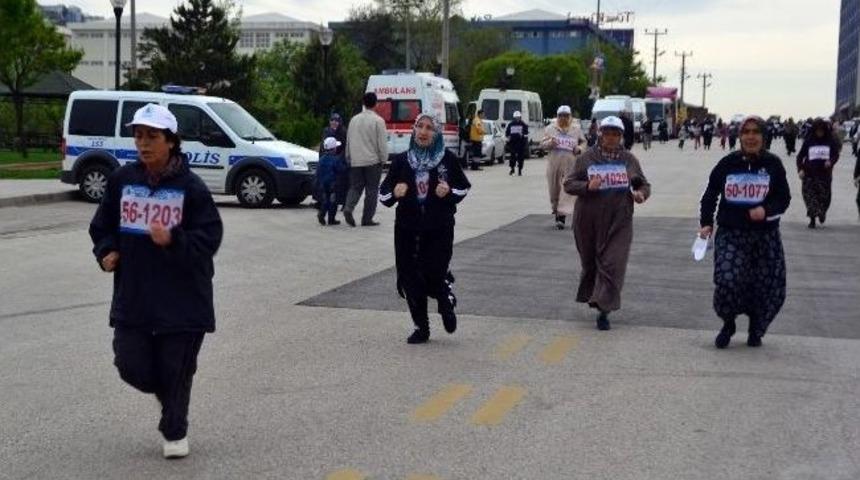 Anneler G&uuml;n&uuml;'nde Neneler İkinci Bahara Koştu