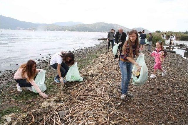 Fethiye’de Kıyı Temizliği Yapıldı