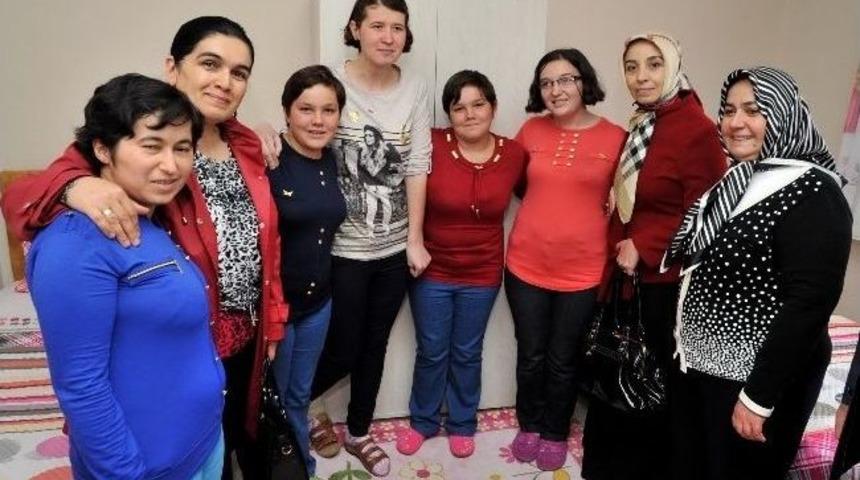 Protokol Eşlerinden Umut Evlerine Ziyaret