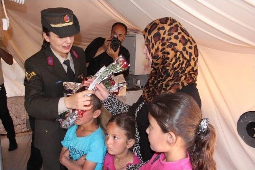 Bayan Astsubaylar, Suriyeli Anneleri Ziyaret Etti