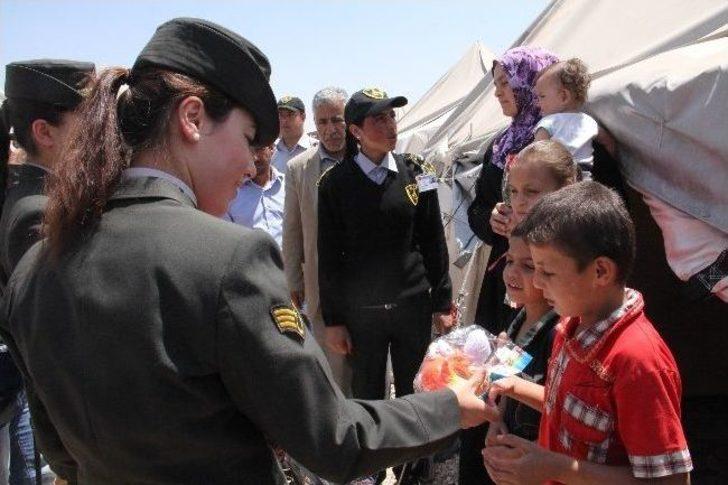 Bayan Astsubaylar, Suriyeli Anneleri Ziyaret Etti G5