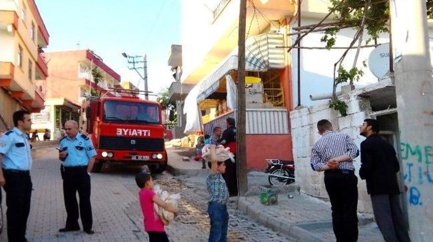 Besni'de Elektrik Kontağından &Ccedil;ıkan Yangın Paniğe Neden Oldu