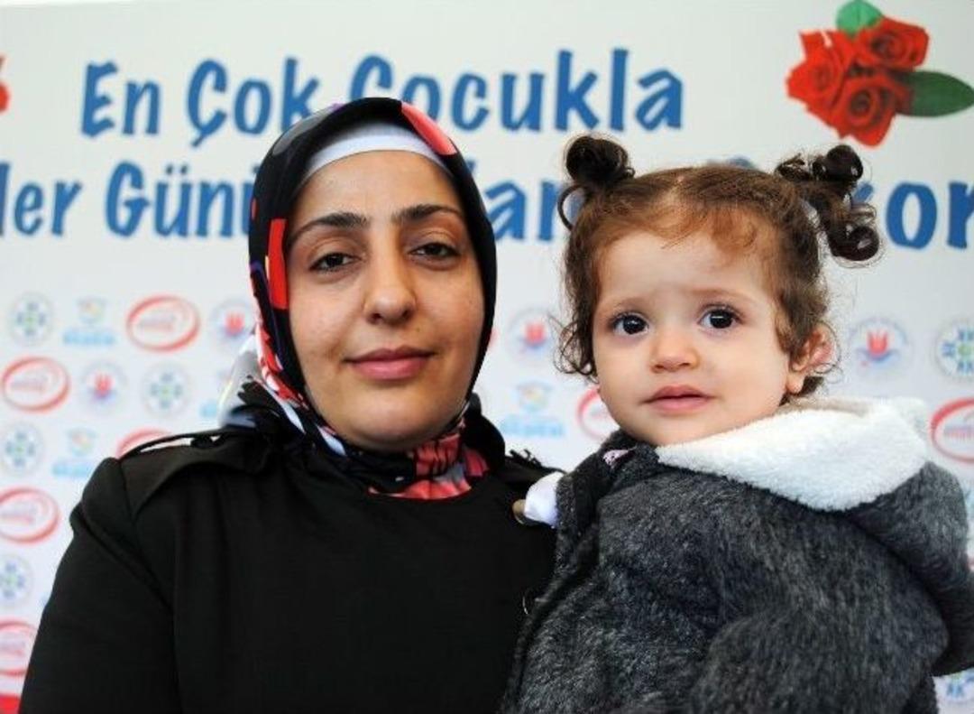 &lsquo;en &Ccedil;ok &Ccedil;ocukla Anneler G&uuml;n&uuml; Kutlama Rekoru&rsquo; Kırıldı