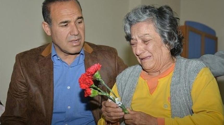 S&ouml;zl&uuml;, Huzurevi Sakinlerinin Anneler G&uuml;n&uuml;n&uuml; Kutladı