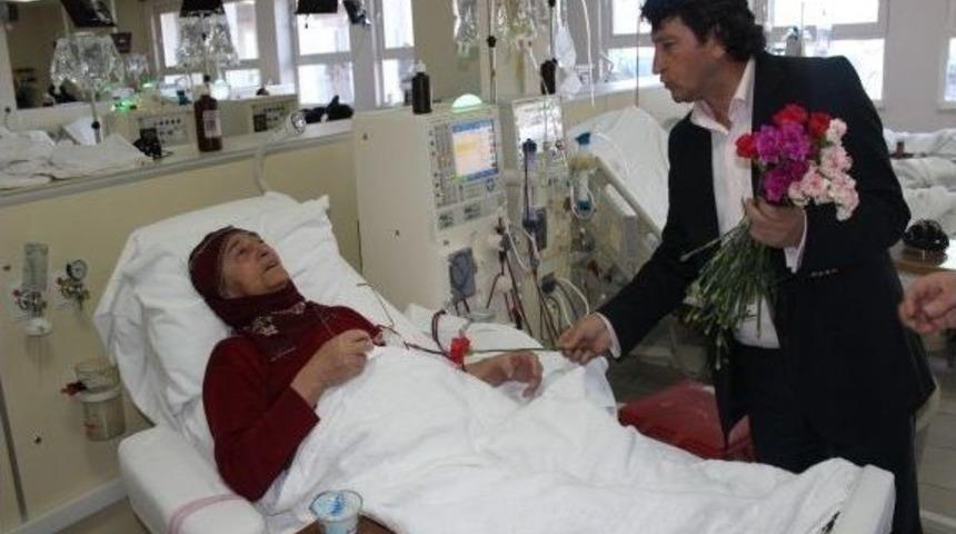 T&uuml;rk Sağlık-sen Y&ouml;neticilerinden Hastanede Yatan Annelere Ziyaret