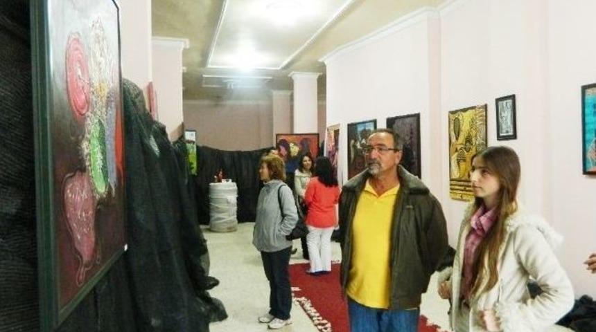 Burhaniye&rsquo;de &Uuml;&ccedil; Nokta Resim Sergisi