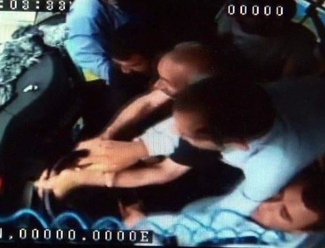 &Ouml;zel Halk Otob&uuml;s&uuml;nde Yaşanan Dehşet Anları G&uuml;venlik Kamerasına Yansıdı 1