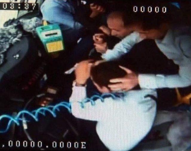 &Ouml;zel Halk Otob&uuml;s&uuml;nde Yaşanan Dehşet Anları G&uuml;venlik Kamerasına Yansıdı 2