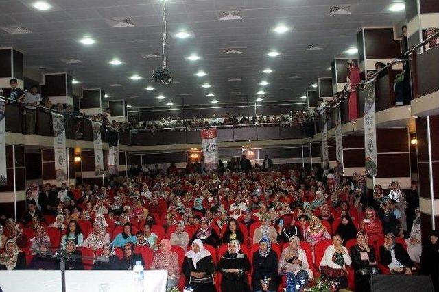 Eğitim Bir-sen&rsquo;in Yazar S&ouml;yleşileri 1