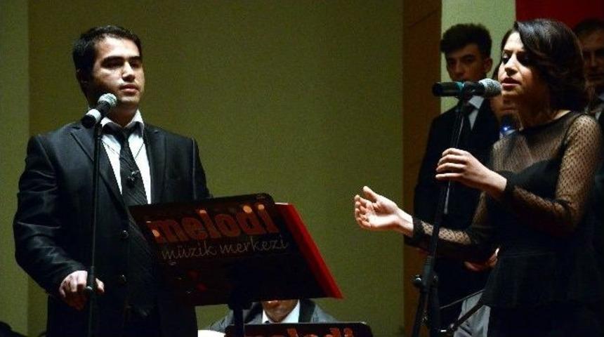 'şehr-i Dilara T&uuml;rk M&uuml;ziği Korosu' İlk Konserini Verdi