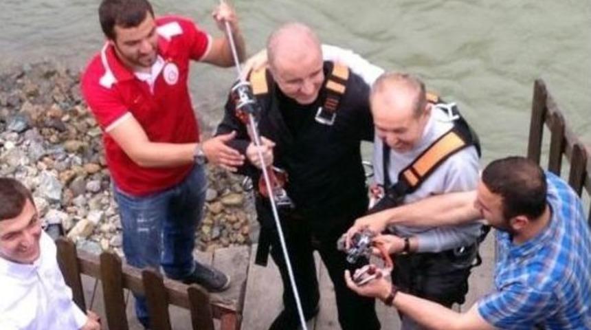 Ünal Aysal, Gençlere Taş Çıkarttı