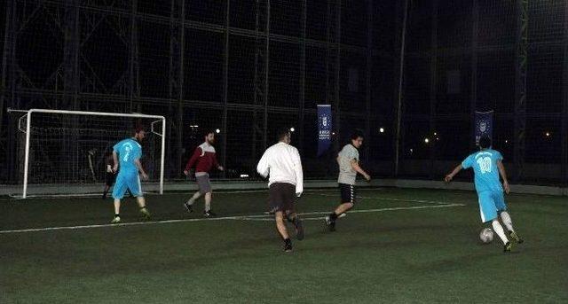 &Uuml;nl&uuml; M&uuml;zik Grubundan Futbol Ma&ccedil;lı Konser 1